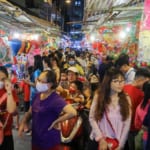 Saigon-nightlife-on-a-vintage-vespa-tour-4